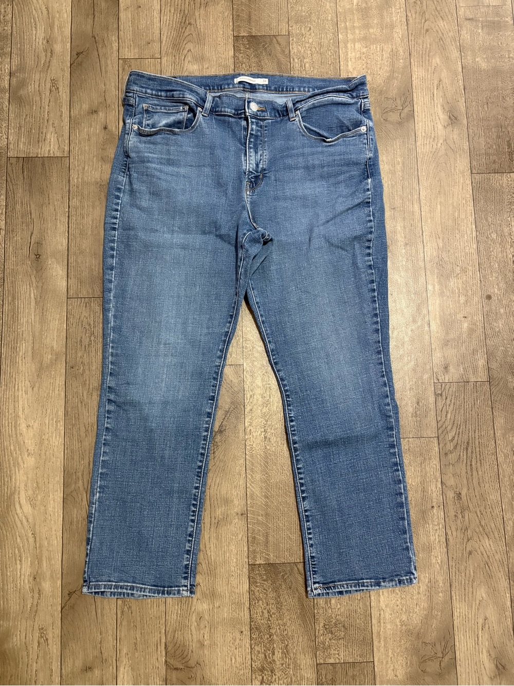 Levi's Women's Medium Blue Straight Leg Jeans